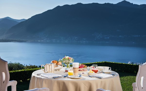 petit-déjeuner avec vue Hôtel bien-être Hôtel de vacances Boutique hotel Hôtel de luxe Villa Orselina Locarno Lac Majeur Tessin Suisse